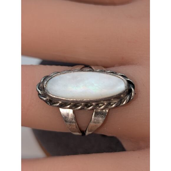 Vtg Southwestern Oblong Mother of Pearl Split Shank 925 Sterling Ring Size 5.75 - Picture 8 of 9